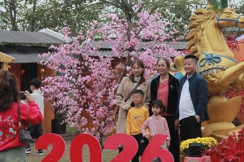 Du xuân tại ngôi chùa có tượng Phật lớn nhất Bắc Trung Bộ