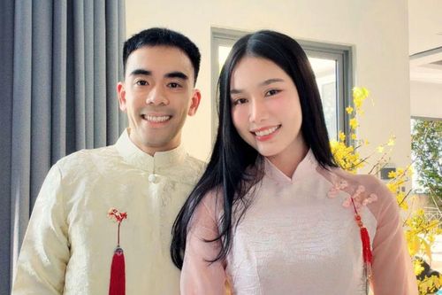 Á hậu Phương Anh tình tứ bên chồng vào mùng 1 Tết