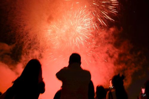 Mãn nhãn màn pháo hoa rực rỡ chào Tết Bính Ngọ 2026