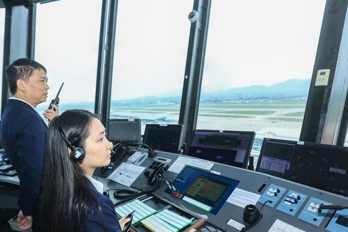 Những khoảnh khắc Giao thừa đặc biệt trên Đài kiểm soát không lưu Nội Bài