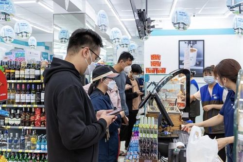 Nhiều cửa hàng mở cửa xuyên Tết, phục vụ 24/24