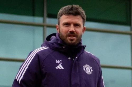 Man Utd gạt bỏ cảm xúc: Vì sao Michael Carrick chưa được trao 'ấn kiếm' dù đang thăng hoa?