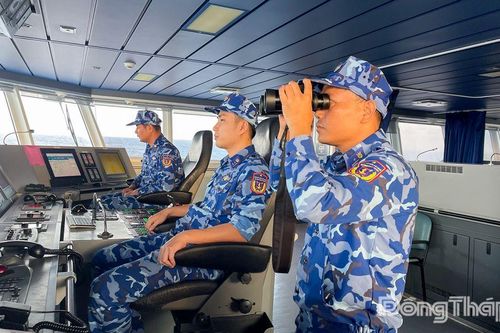 Vững tay súng, giữ biển trời Tổ quốc ngày xuân