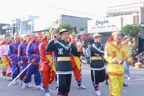 Mùng 1 Tết: Rủ nhau trẩy hội xuân Chợ Gò