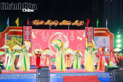 Sôi động chương trình nghệ thuật đêm giao thừa tại Quảng trường 2 tháng 4