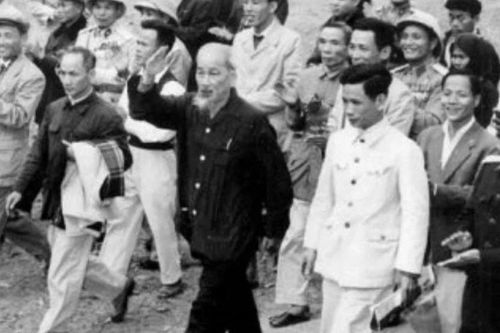 Bác Hồ với mùa xuân, mùa xuân của trách nhiệm, niềm tin và khát vọng vươn mình