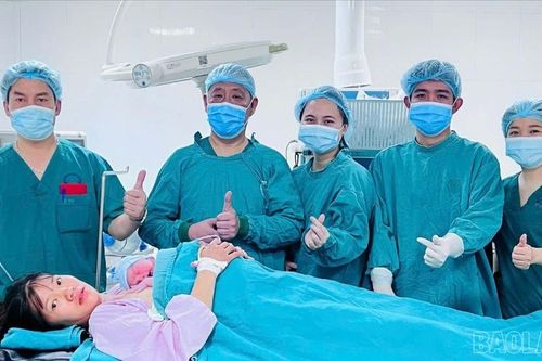 Đón 2 công dân tuổi Ngọ đầu tiên tại Bệnh viện Sản - Nhi tỉnh Lào Cai