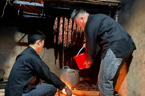 Xách nước rước may vào nhà