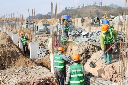 Mùa xuân ở lại công trường trường học vùng biên Pha Long