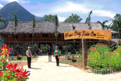 Ngày Xuân 'trốn phố' về rừng