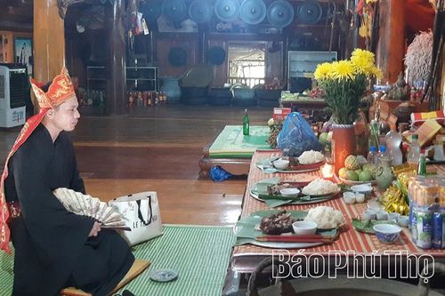 Linh thiêng roóng mo ngày Tết