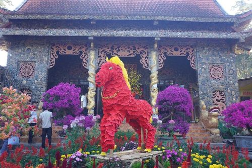 Rực rỡ sắc xuân tại ngôi chùa ở Tây Nguyên