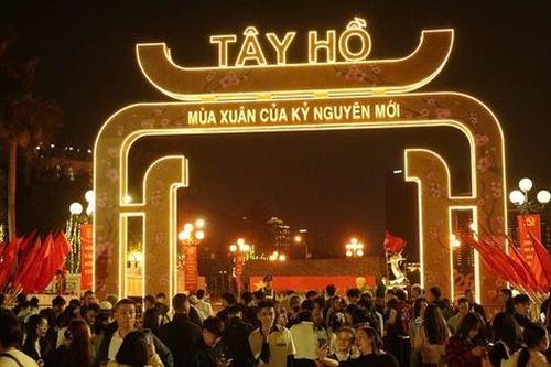 Người dân Thủ đô háo hức đón Giao thừa Bính Ngọ 2026