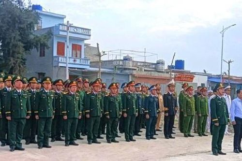 Thiêng liêng lễ chào cờ chủ quyền ngày đầu năm mới trên đảo Bạch Long Vĩ