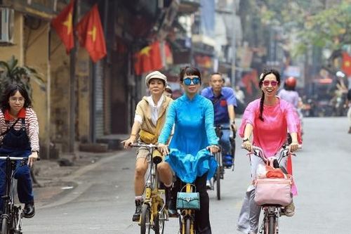 Người Hà Nội thảnh thơi sáng mùng 1 Tết