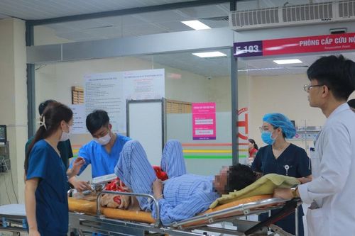 Nhiều ca bệnh nặng được cấp cứu vào thời khắc giao thừa