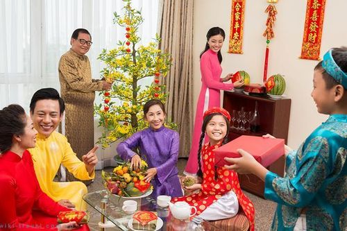 Một số phong tục truyền thống trong ngày Tết Nguyên đán của người Việt