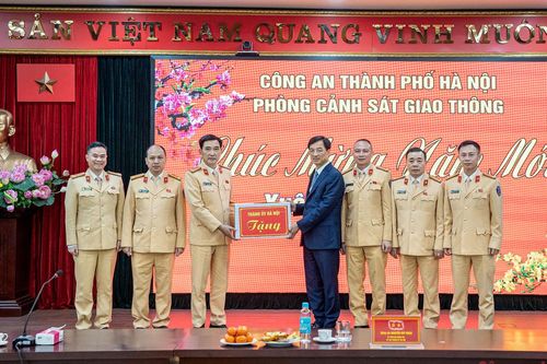 Bí thư Thành ủy Nguyễn Duy Ngọc thăm, động viên cán bộ chiến sĩ CSGT