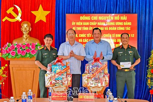 Bí thư Tỉnh ủy Nguyễn Hồ Hải thăm, động viên lực lượng thi công cao tốc xuyên Tết