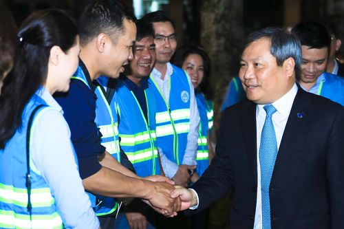 Chủ tịch Hà Nội thăm, động viên các đơn vị trực Tết Nguyên đán