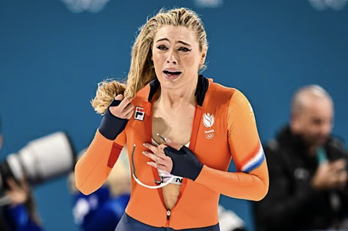 Vô địch Olympic, Jutta Leerdam gây bão với khoảnh khắc trên bục vinh quang
