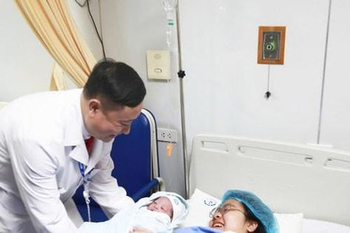 Mừng em bé chào đời lúc 0h 32 phút ở Bệnh viện Phụ sản Trung ương