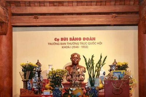 Xã Ứng Thiên: Hơn 1.000 lượt người dâng hương tưởng niệm cụ Bùi Bằng Đoàn