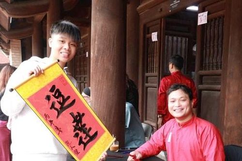 Nhộn nhịp xin chữ đầu xuân tại Văn Miếu - Quốc Tử Giám