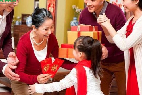 Không phải ai chúc Tết cũng 'mát tay': 3 kiểu người được xem là mang may mắn cho gia chủ