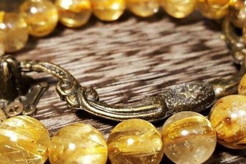 Mùng 1 Tết dại dột cho mượn 7 món đồ này, tài lộc chả mấy 'đội nón ra đi'