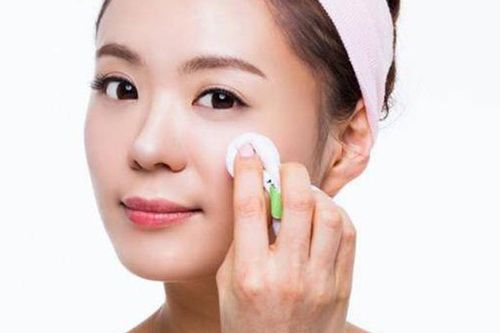 Bí quyết chăm sóc da, trang điểm ngày Tết để đẹp và rạng rỡ đón Xuân