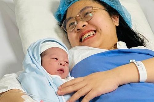 Ngắm 'chàng Ngựa vàng' 'xông đất' Bệnh viện Phụ sản Trung ương