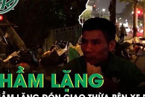 Chuyện những người thầm lặng đón Giao thừa bên xe rác