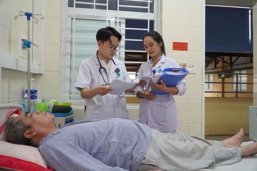 Những 'ngọn nến nhỏ' thầm lặng vì sức khỏe người bệnh