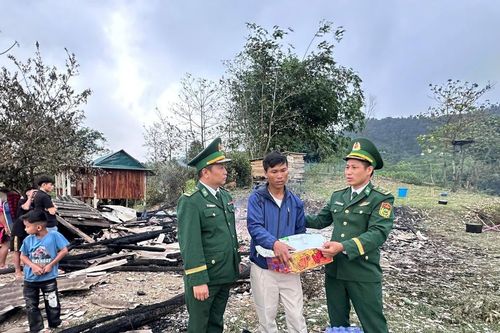 Quảng Trị: Thăm hỏi hộ dân bị hỏa hoạn ngày mùng 2 Tết