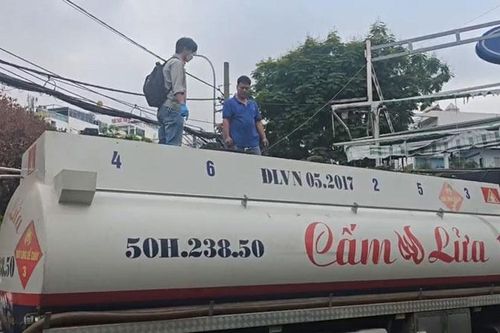 Lật tẩy chiêu 'hô biến' dung môi thành xăng RON 95