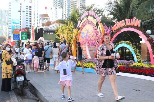 Khánh Hòa: Rộn ràng sắc Xuân, thu hút đông đảo du khách