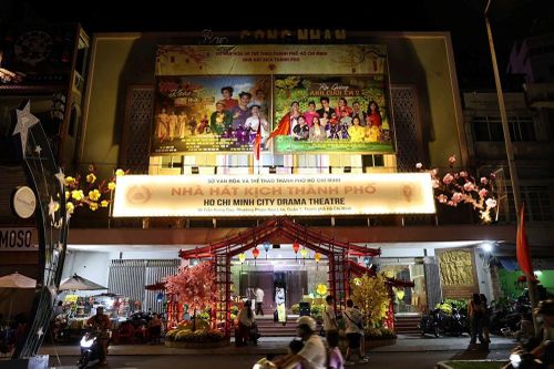 'Mã đáo khai xuân' và 'Ra giêng anh cưới em' mở màn sân khấu Tết 2026