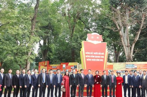 Bộ Khoa học và Công nghệ dâng hương đầu Xuân, khởi động năm mới