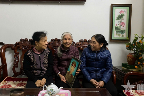 Tết tri ân - ấm lòng người ở lại