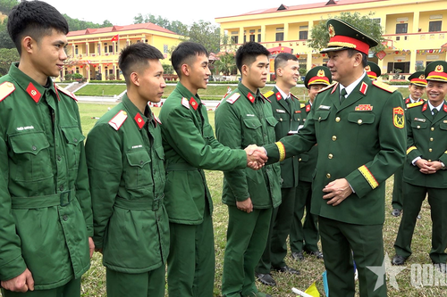 Quân khu 1 thăm, động viên các đơn vị trực Tết