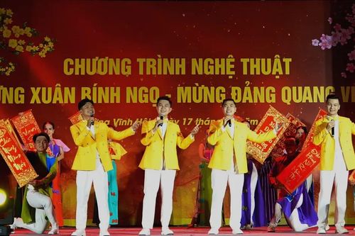 Rộn ràng chương trình nghệ thuật 'Hương sắc mùa xuân'