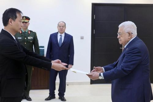Đại sứ Nguyễn Nam Dương trình Thư ủy nhiệm lên Tổng thống Nhà nước Palestine Mahmoud Abbas