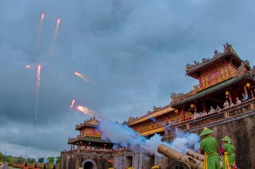 Du khách trải nghiệm không khí Tết cung đình tại Đại Nội Huế
