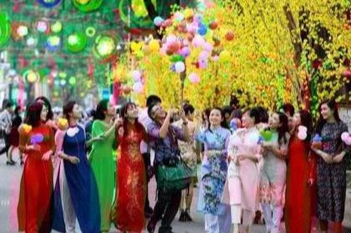 Mùng 2 Tết: Xuất hành có cữ kiêng gì không?