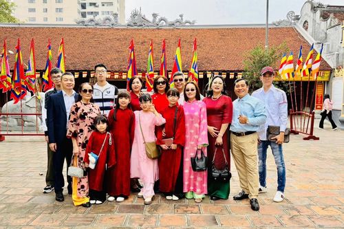 Mùng 2 Tết Bính Ngọ 2026: Xuất hành giờ nào, đi hướng nào để đón tài lộc, bình an?