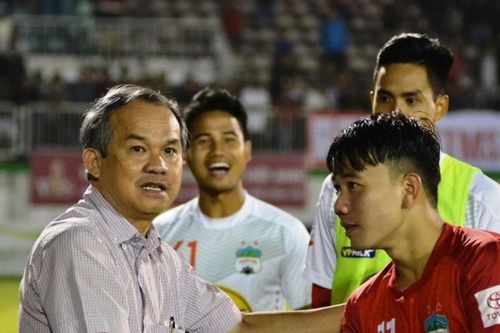 Kiếm tiền - bài toán khó với V.League