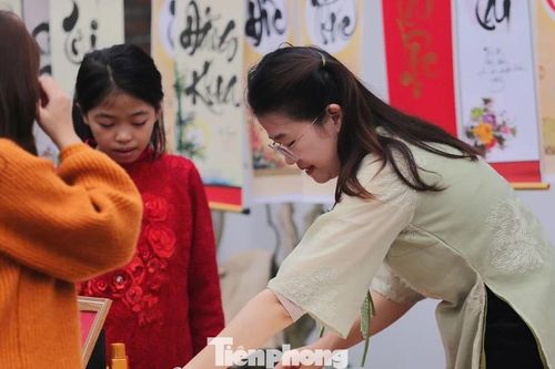 Xin lộc đầu năm ở ngôi đền thiêng