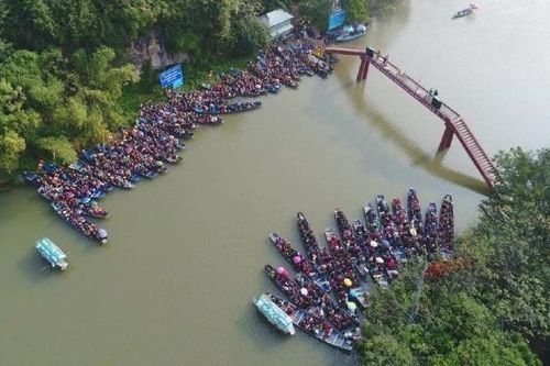 25.000 lượt du khách trẩy hội Chùa Hương trong hai ngày đầu năm mới