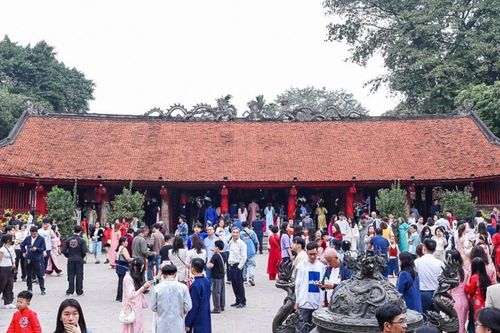 Nhộn nhịp xin chữ đầu năm tại Văn Miếu - Quốc Tử Giám